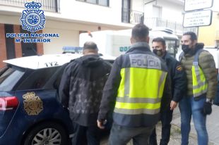 Detenen 34 persones per fingir ser parella de fet i regularitzar persones sense papers a Girona