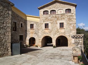Denunciades 16 persones per fer una festa il·legal en una casa de colònies a Esponellà