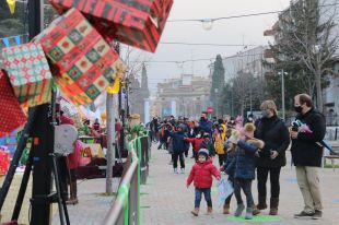La parada reial de Figueres amb Ses Majestats porta màgia i il·lusió als més petits malgrat la covid-19