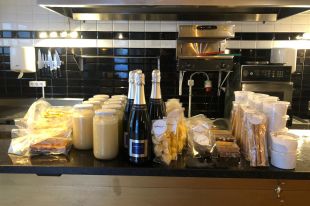 El restaurant Diferent de Begur regala bosses amb un àpat a famílies en situació de vulnerabilitat