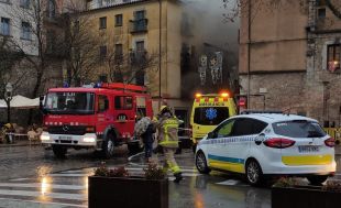 L'incendi al König acaba amb una persona evacuada al Trueta i un veí atès pel SEM