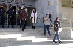 Declaren cinc bombers més del parc de Girona per les protestes de l'endemà de l'1-O