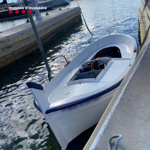 Rescaten cinc tripulants, dos d'ells menors, d'una barca que havia bolcat a Palafrugell