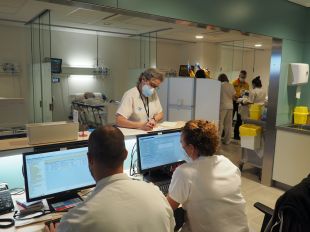 El nombre de crítics per coronavirus es manté estable a la regió de Girona