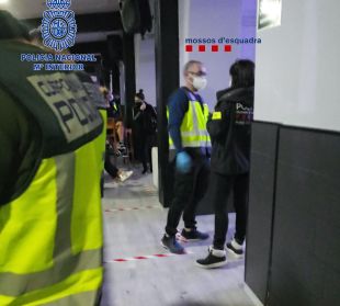 El dispositiu al prostíbul de Capmany acaba amb 60 identificats per explotació sexual i incomplir les restriccions