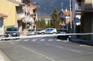 Un home n'apunyala un altre al mig del carrer a Olot 