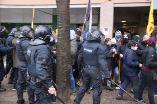 Detinguts sis joves pels incidents per l'acte electoral del 14-F que Vox va convocar a Salt 