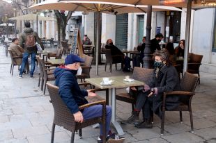 PSC Girona proposa deixar obrir més hores les terrasses als bars que ''no generin molèsties'' als veïns