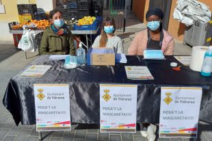 Vidreres reparteix mascaretes gratuïtes cada dijous a mercat