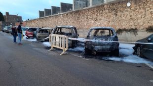 Cremen quatre cotxes a Palafrugell, entre els quals el de l'alcalde i el del seu fill