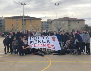 Els companys d'institut d'un jove bisbalenc amb leucèmia es rapen i fan actes a Instagram per donar-li suport