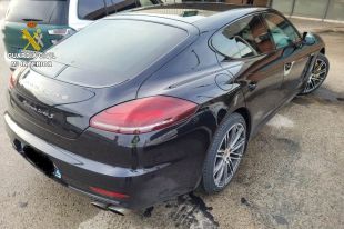 Detenen una dona a la Jonquera que circulava amb un Porsche robat