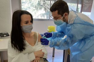 Vacunen prop de 5.000 persones en un sol dia a la Regió Sanitària de Girona