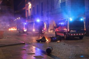 El primer balanç xifra en 2.579 euros les destrosses al mobiliari urbà en els aldarulls de Girona