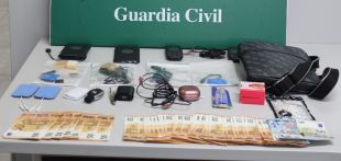 Un detingut a Girona per comunicar les respostes de l'examen de conduir en plena prova a través del mòbil