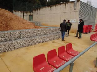 Girona construeix un mur al camp de futbol de Torres de Palau per evitar despreniments