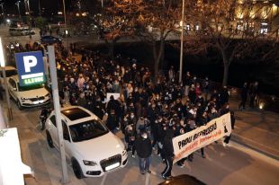 Unes 150 persones es manifesten a Girona sota el lema 'Prou repressió, antiavalots dissolució' 