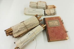 La Vall d'en Bas rep el fons de Mas Serrat de la Pinya amb documents del segle XIII