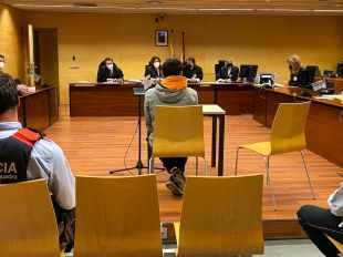 Condemnat per amenaçar una menor de 12 anys i fer que li enviés imatges pornogràfiques