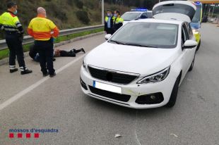 Tres detinguts per robar en dos vehicles a l'AP-7 a les comarques gironines