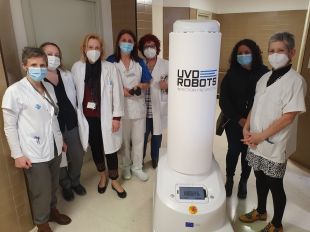 L'hospital Josep Trueta rep un dels robots de desinfecció per llum ultraviolada