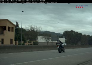 Enxampen un motorista begut, amb el permís suspès, a 162 km/h i trencant el confinament al Gironès