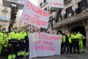 La brigada d'enllumenat de Girona protesten per una retallada en les guàrdies