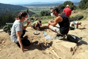 Troben 47 esquelets medievals i part de l'estructura de l'església preromànica de Sant Julià de Ramis