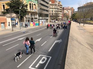 Tallen durant hores la Gran Via de Jaume I de Girona per ''confinar els cotxes i recuperar la ciutat''