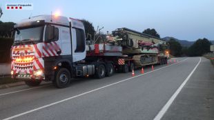 Denunciat el conductor d'un transport especial per circular amb excés de pes a Llagostera