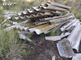 Denunciat per fer nou abocaments incontrolats de fibrociment al Gironès, el Baix Empordà i la Selva