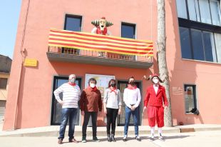 Cornellà de Terri fa un Ball del Cornut simbòlic en homenatge als sanitaris