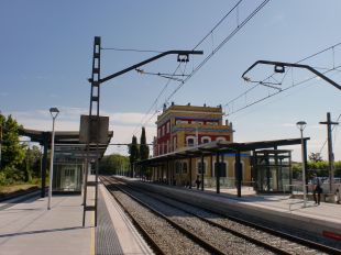 Un arbre caigut a la catenària talla els trens de l'R11 i RG1 entre Girona i Caldes
