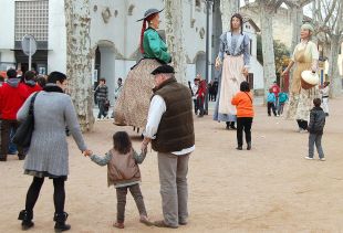 Música i gegants per animar els bisbalencs a participar en la consulta 