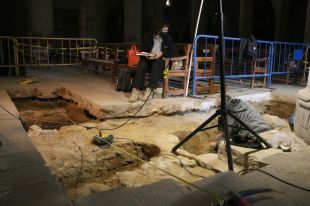 Troben un amagatall de la Guerra Gran amb 500 bales dins la basílica de Castelló d'Empúries