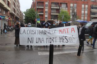 Concentració a Salt en suport a les víctimes de l'incendi de Cassà de la Selva