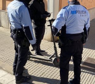 La Policia Local de Salt intensifica el control sobre els patinets elèctrics
