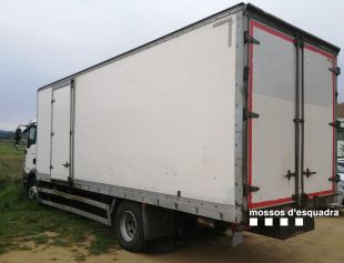 Denuncien per set infraccions un camioner que hauria estafat fent feines d'asfaltatge a la Bisbal