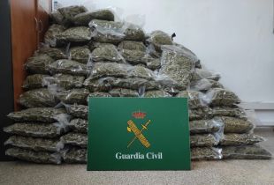 Enxampen a la Jonquera un camioner amb gairebé 180 quilos de marihuana en un semiremolc