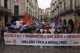 Unes 250 persones reivindiquen l'1 de Maig a la plaça del Vi de Girona