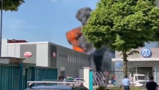 Incendi en un concessionari de vehicles a Olot