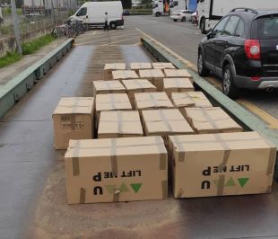 Dos detinguts per portar 146 kg de marihuana en una furgoneta a Girona