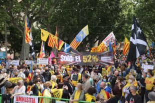 Milers de concentrats a Figueres reclamen al Govern fer efectiva la independència
