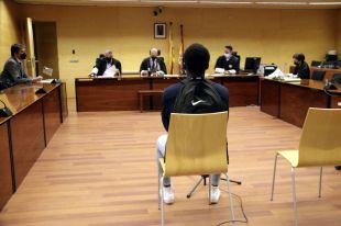 1 any i mig de presó per llançar pedres contra la policia durant els disturbis postsentència a Girona