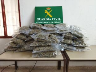 Detingut un camioner a la Jonquera que portava 40 quilos de marihuana a les rodes de recanvi