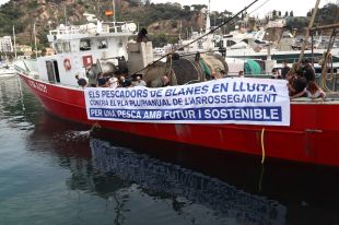 Els pescadors de Blanes denuncien que la normativa europea els limitarà a sortir 120 dies l'any