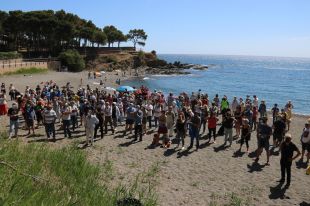 Protesta a Llançà per evitar que es construeixin 63 habitatges, un hotel i tres xalets en una pineda