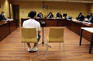 Absolt l'acusat de violar analment la parella amb un desodorant a Figueres