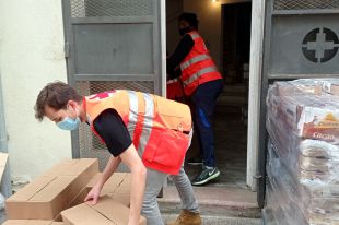La Creu Roja comença a distribuir gairebé 300 tones d'aliments a 20.757 gironins vulnerables