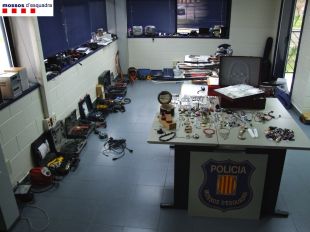 Vuit detinguts per robar en un supermercat d'Olot i un mas de la Vall de Bianya 